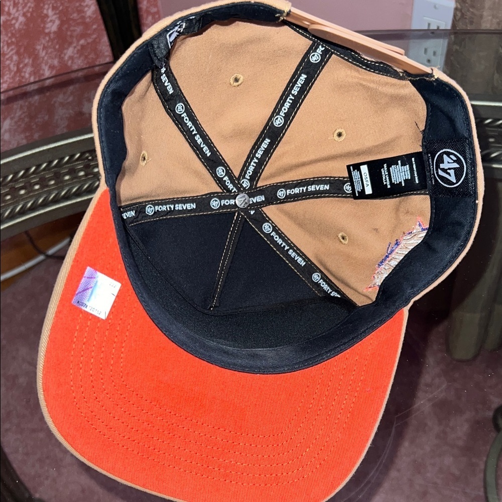 New York Knicks Tan and Black Caps - Picture 6 of 11